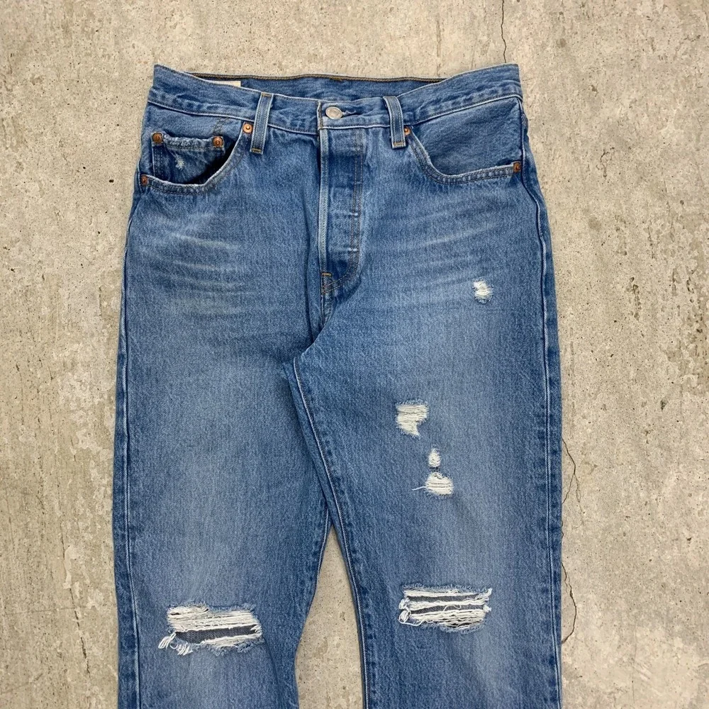 Levis Jeans 28x28 Blue Pants 501 Button Fly Straight Distressed Denim Tag 28x30‎